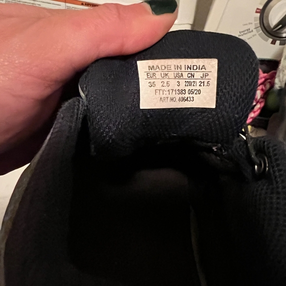 Salomon Trail Runners Size 3y boys - Picture 3 of 3